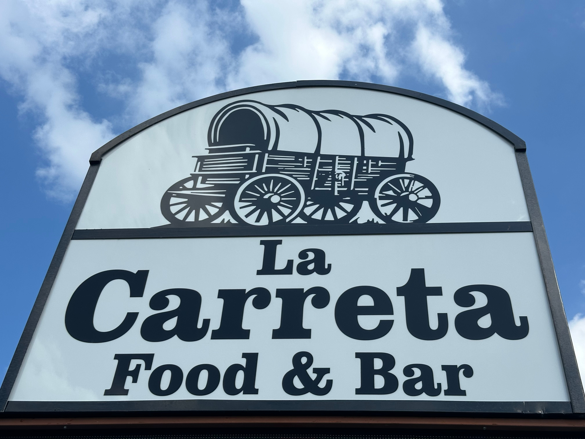 La Carreta sign